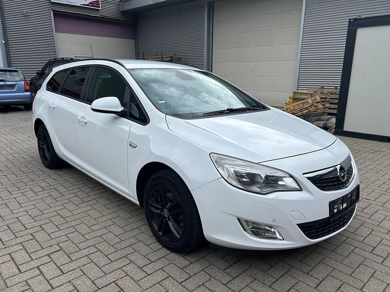 Gebraucht Opel Astra 115 PS (84 kW) 2011 Weiß Kombi