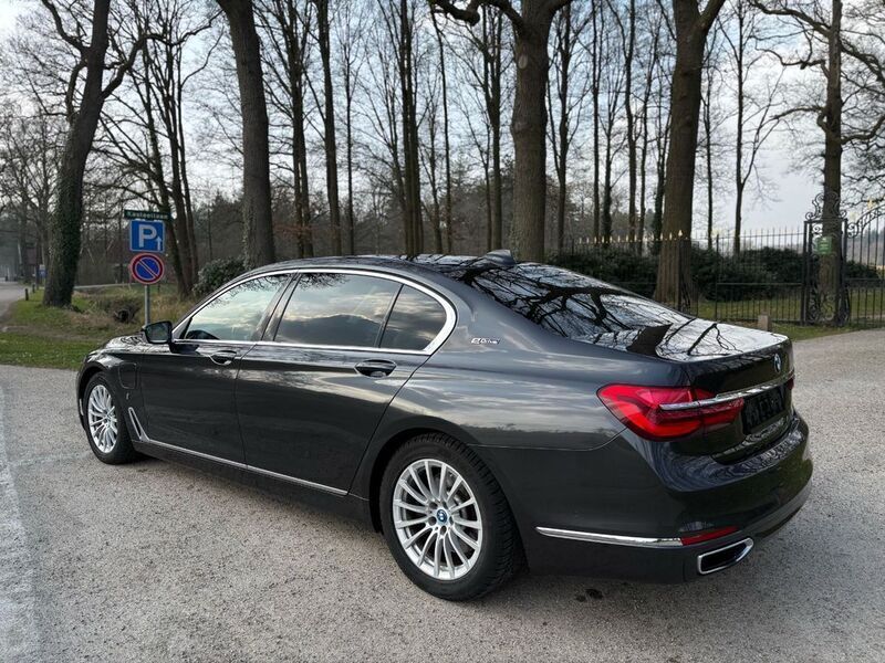 Second-hand BMW 740 258 CP (189 kW) 2017 Gri Berlinǎ
