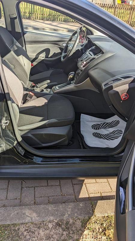 Gebraucht Ford Focus Trend 116 PS (85 kW) 2014 Schwarz Kombi