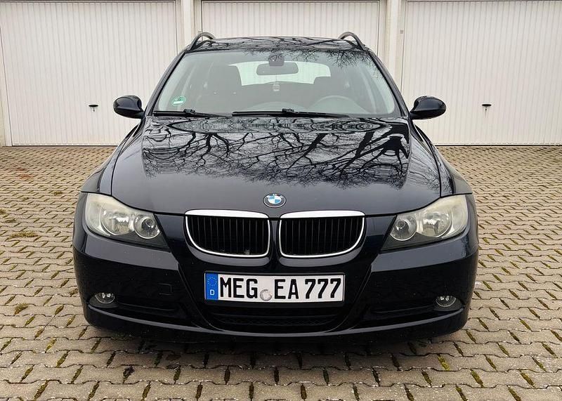 Gebraucht BMW 320 177 PS (130 kW) 2008 Schwarz Kombi