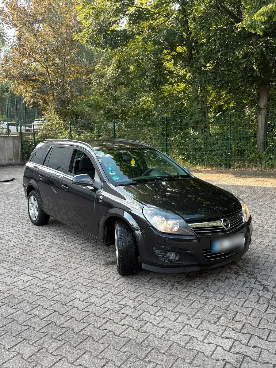 Gebraucht Opel Astra 101 PS (74 kW) 2010 Schwarz Kombi
