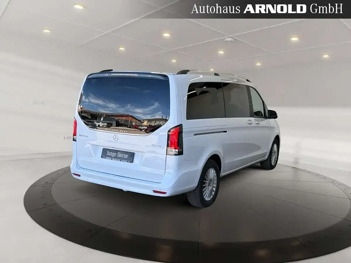 Gebraucht Mercedes V250 Style 190 PS (139 kW) 2025 Weiß Van / Kleinbus