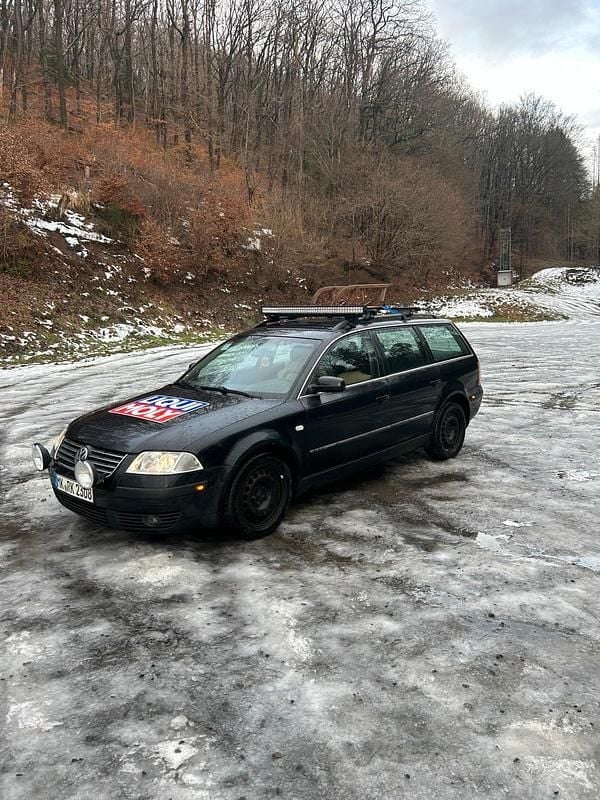 Schwarz Gebraucht 2002 VW Passat Kombi | 1.700 € (Fairer Preis) - Bild 1/4