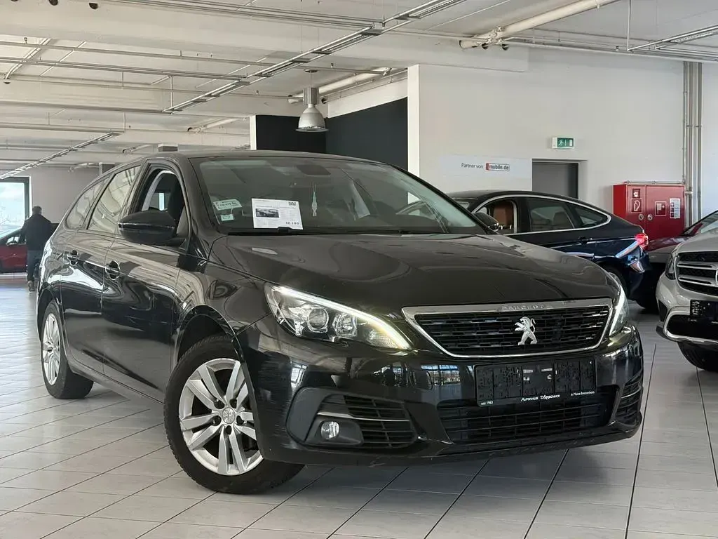 Gebraucht Peugeot 308 SW Active 131 PS (96 kW) 2019 Schwarz Kombi