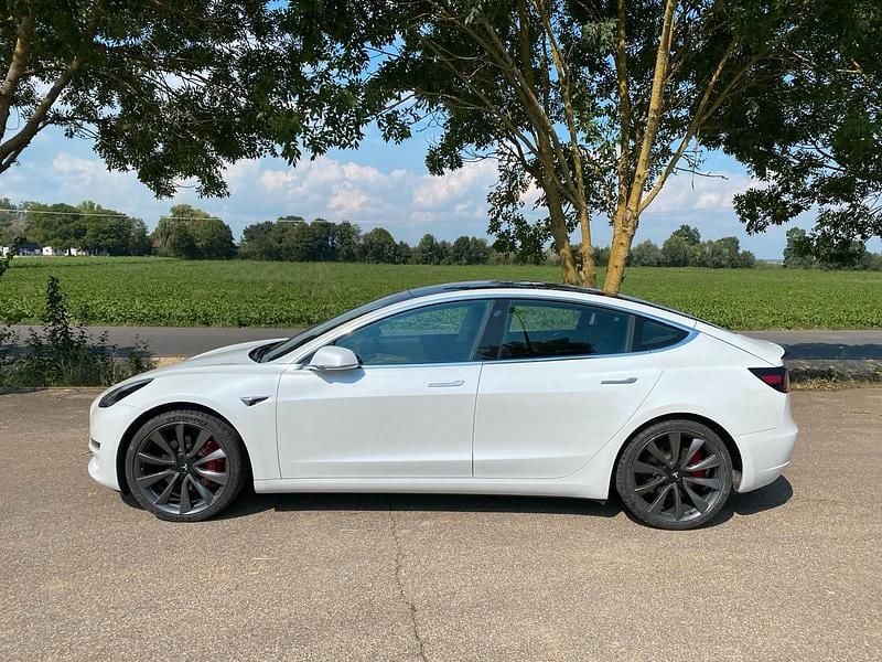 Weiß Gebraucht 2019 Tesla Model 3 Performance Limousine | 24.800 € (Fairer Preis) - Bild 1/4