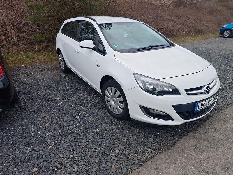 Gebraucht Opel Astra S 131 PS (96 kW) 2013 Weiß Kombi