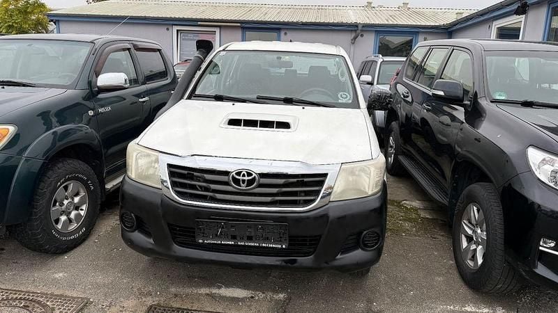 Weiß Gebraucht 2011 Toyota HiLux Life Abholung | 9.999 € (Guter Preis) - Bild 1/4