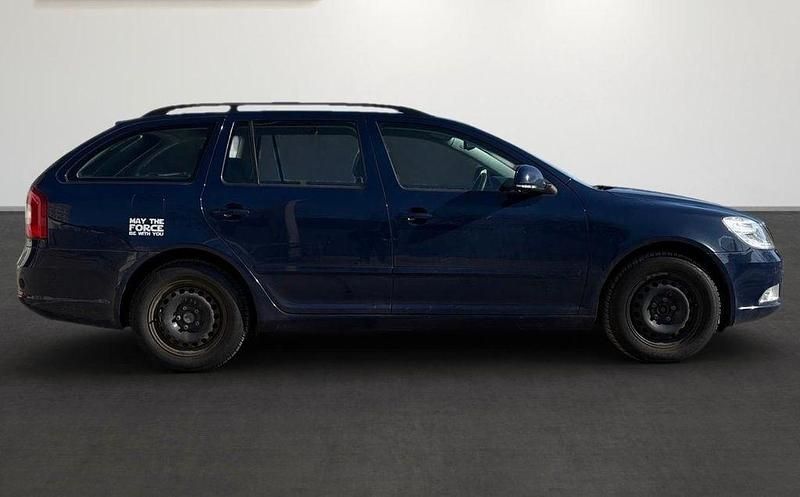 Gebraucht Skoda Octavia Ambiente 105 PS (77 kW) 2011 Blau Kombi