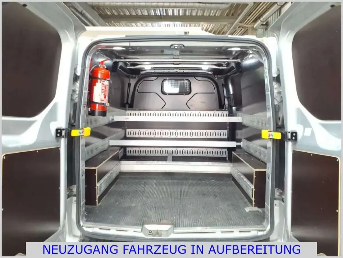 Gebraucht Ford Transit Custom 131 PS (96 kW) 2020 Polar silber metallic Van / Kleinbus