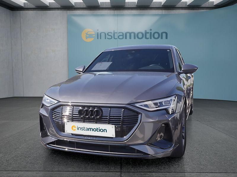 Grau Gebraucht 2022 Audi e-tron SUV | 38.949 € - Bild 1/4