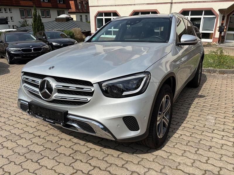 Silber Gebraucht 2020 Mercedes GLC300e SUV | 28.950 € (Guter Preis) - Bild 1/4