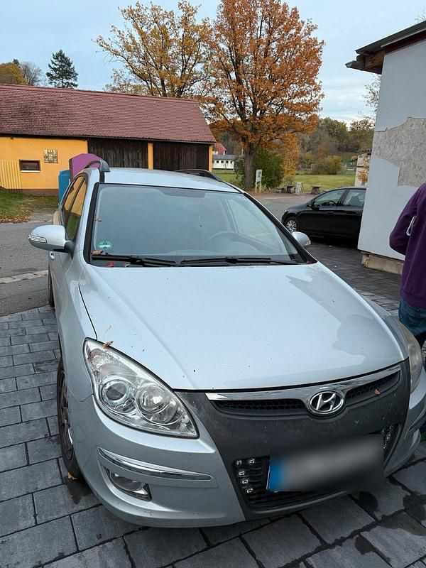 Silber Gebraucht 2010 Hyundai i30 Kombi | 2.200 € (Guter Preis) - Bild 1/3