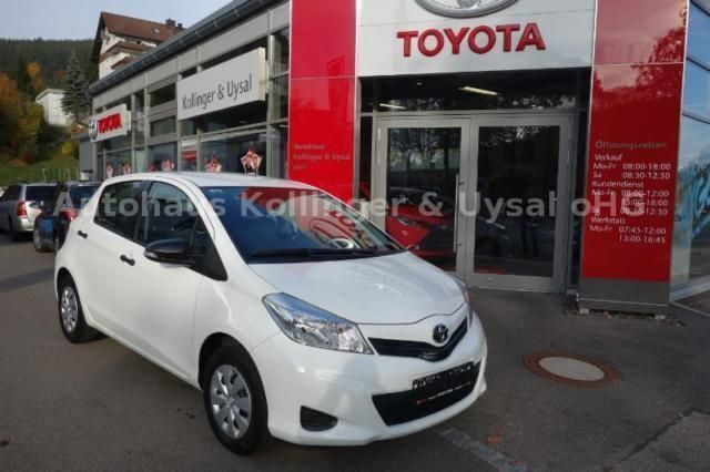 Gebraucht Toyota Yaris 69 PS (50 kW) 2012 Weiß Kleinwagen