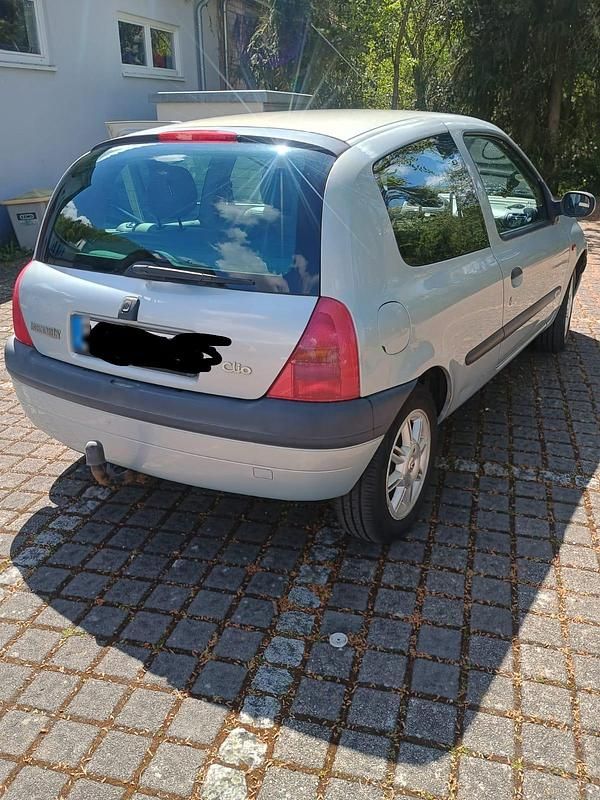 Second-hand Renault Clio II 90 CP (66 kW) 2000 Gri Hatchback