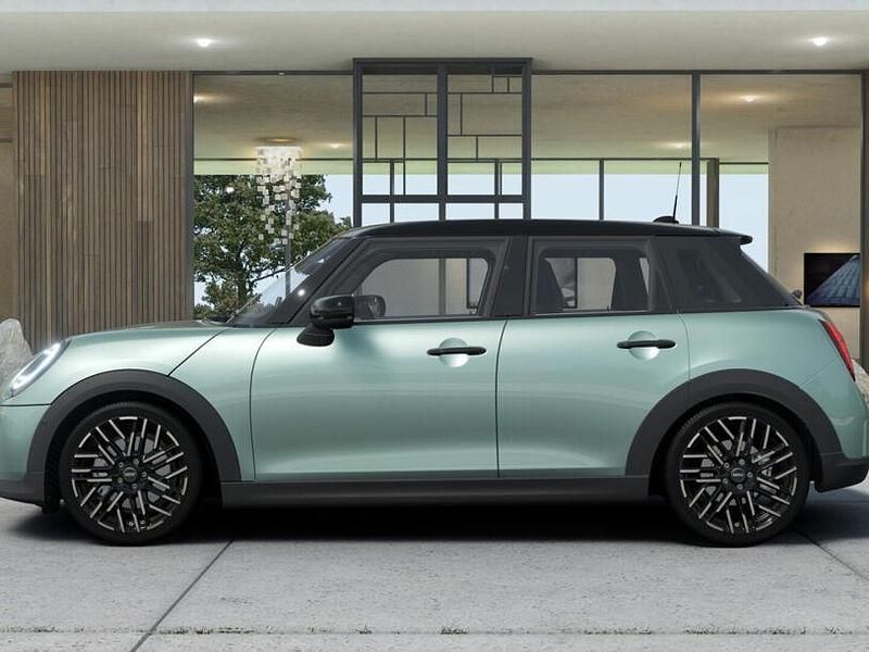 Second-hand Mini Cooper 114 kW (156 CP) 2025 Verde Hatchback