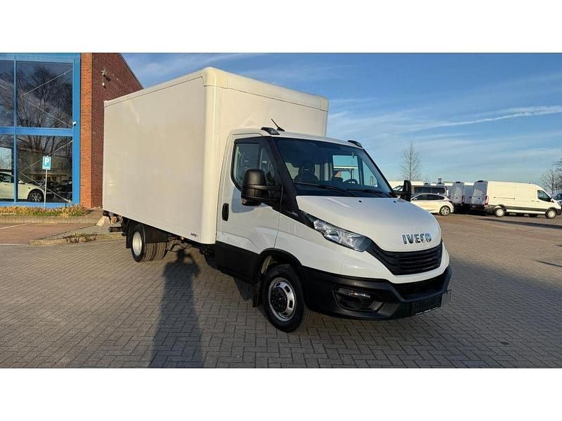 Second-hand Iveco Daily 156 CP (114 kW) 2024 Alb Van