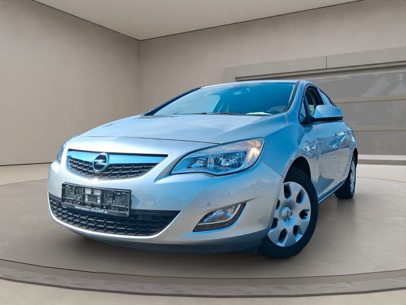 Silver metallic Gebraucht 2010 Opel Astra Edition Limousine | 7.893 € (Fairer Preis) - Bild 1/2