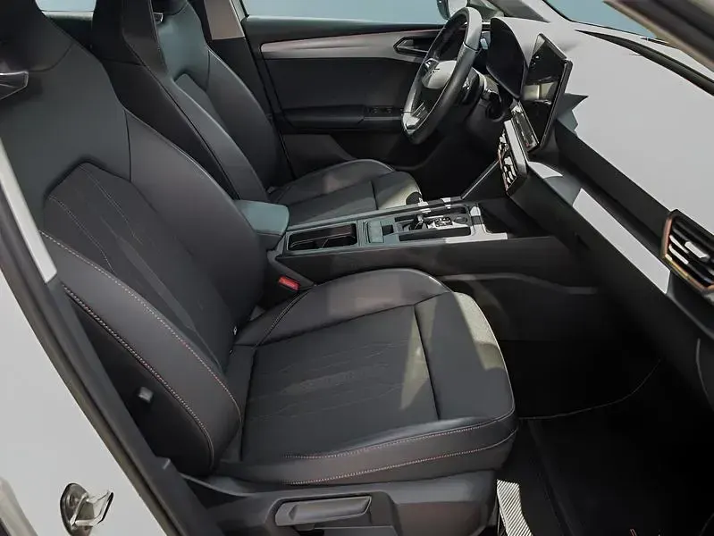 Gebraucht Cupra Leon 150 PS (110 kW) 2023 Weiß Kleinwagen