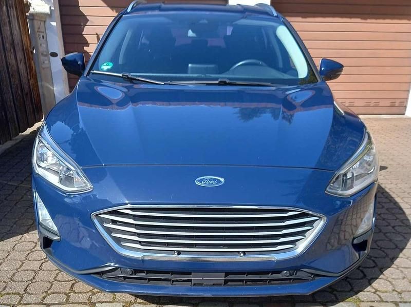 Second-hand Ford Focus 120 CP (88 kW) 2019 Albastru Break