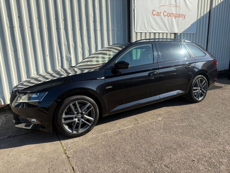 Schwarzmagic perleffekt Gebraucht 2018 Skoda Superb SportLine Kombi | 19.900 € (Guter Preis) - Bild 1/4