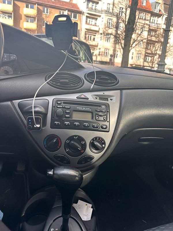 Gebraucht Ford Focus 101 PS (74 kW) 2001 Blau Limousine