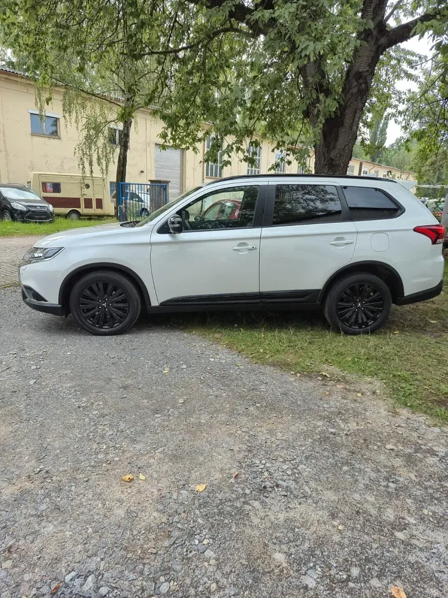 Gebraucht Mitsubishi Outlander Edition 150 PS (110 kW) 2020 Weiß SUV