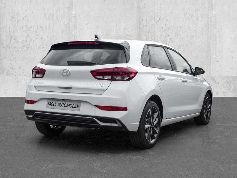 Gebraucht Hyundai i30 Advantage 140 PS (102 kW) 2024 Serenity white / mic Limousine
