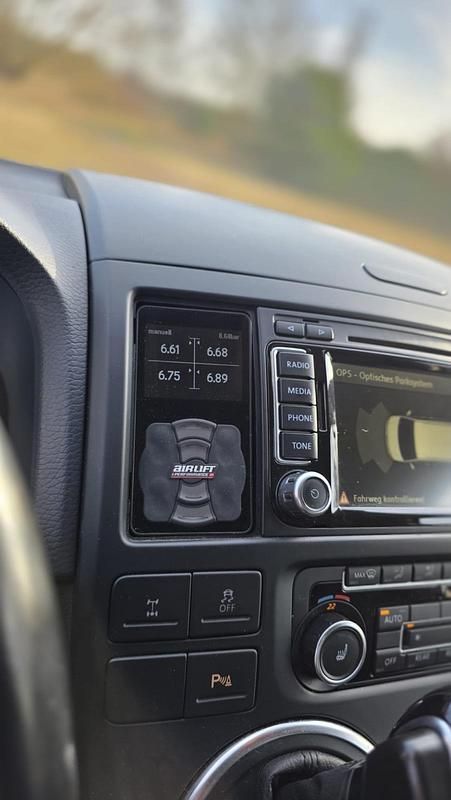 Second-hand VW Multivan 179 CP (131 kW) 2014 Negru Monovolum