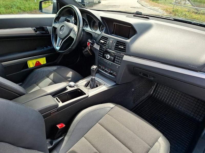 Gebraucht Mercedes E200 Elegance 184 PS (135 kW) 2012 Grau Coupé