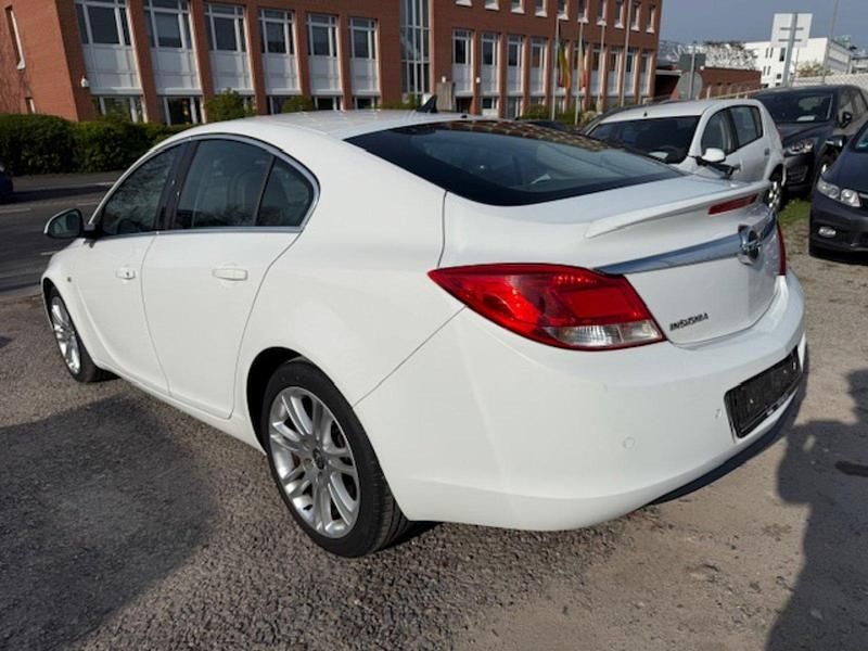 Gebraucht Opel Insignia Sport 160 PS (117 kW) 2011 Weiß Limousine