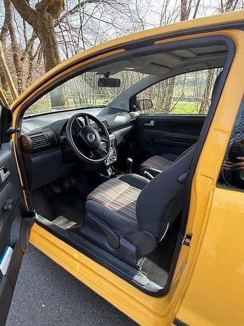 Gebraucht VW Fox 54 PS (39 kW) 2005 Gelb Kleinwagen