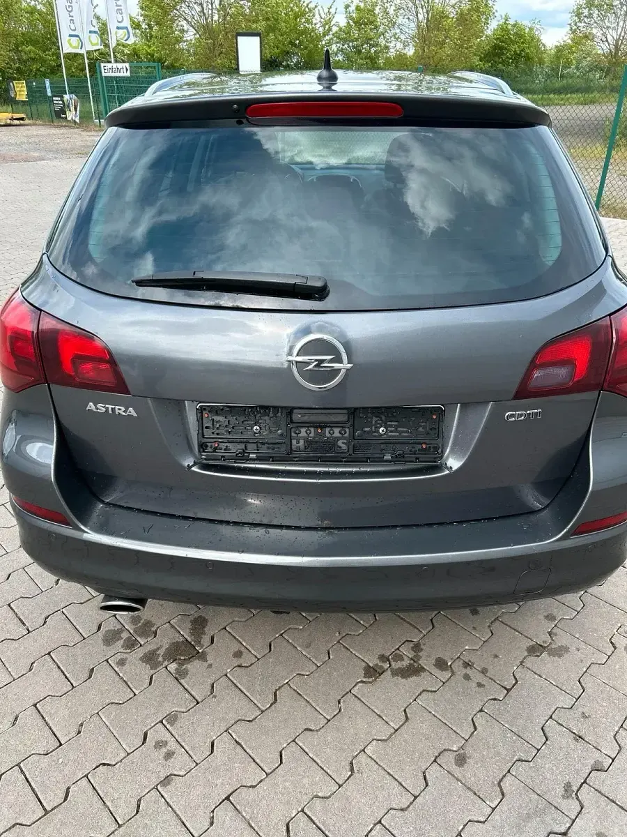 Gebraucht Opel Astra 160 PS (117 kW) 2011 Grau Kombi