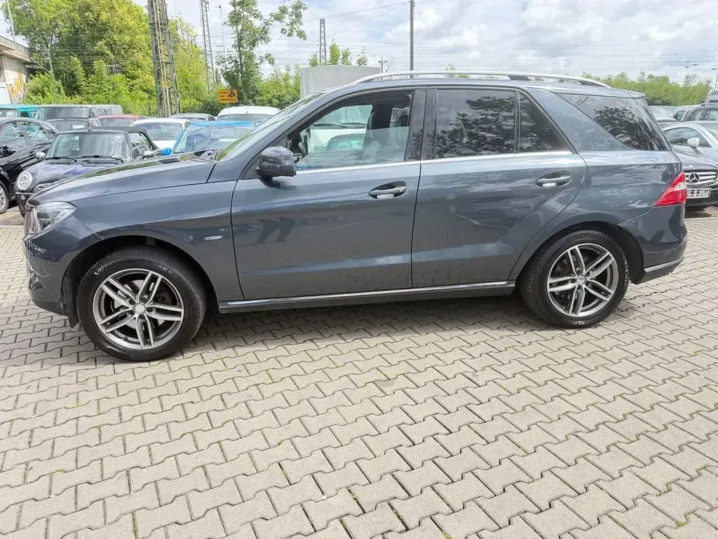 Używany Mercedes ML250 204 KM (150 kW) 2012 Szary SUV