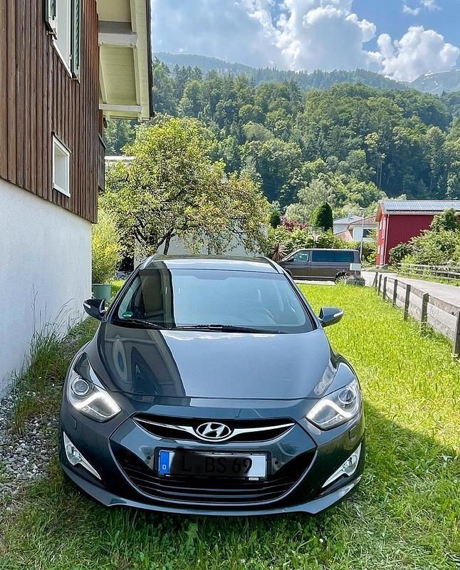 Andere außenfarben Gebraucht 2013 Hyundai i40 Kombi | 7.999 € (Fairer Preis) - Bild 1/4