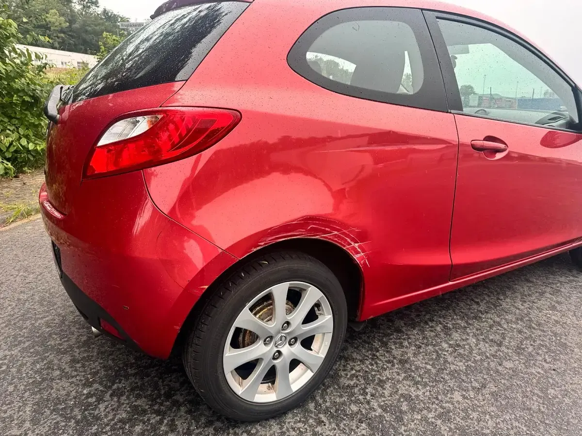 Gebraucht Mazda 2 75 PS (55 kW) 2008 Rot Kleinwagen