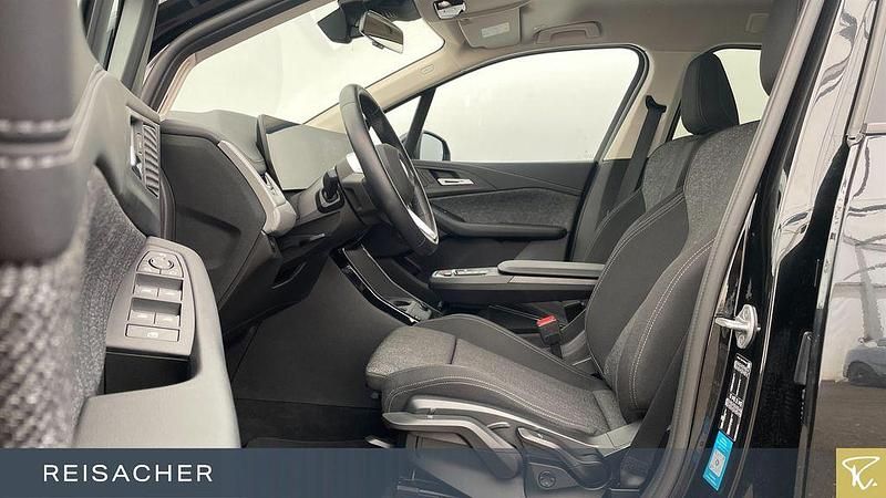 Gebraucht BMW 218 Active Tourer Efficient Dynamics 136 PS (100 kW) 2024 Saphirschwarz metallic Van / Kleinbus