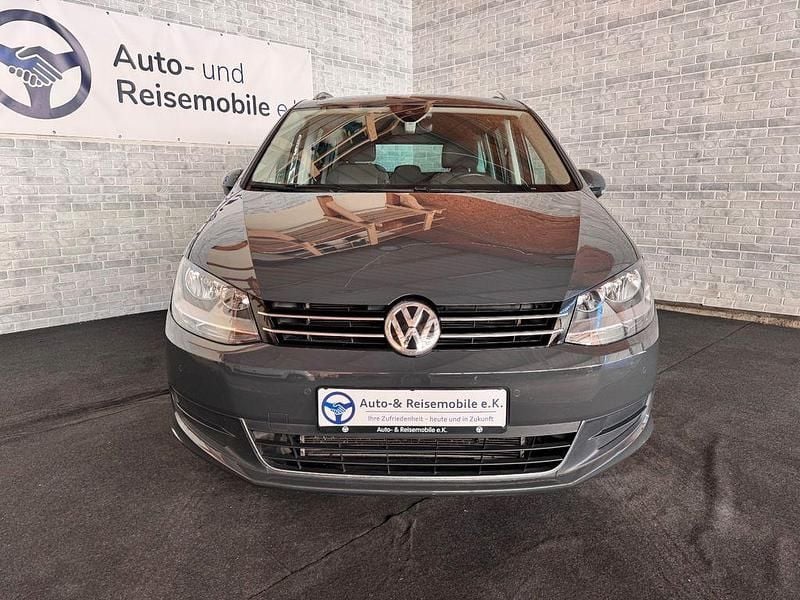 Gebraucht VW Sharan Active 150 PS (110 kW) 2021 Grau Van / Kleinbus