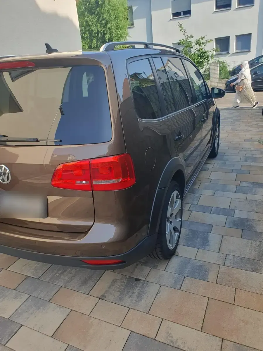 Gebraucht VW Touran Cross 170 PS (125 kW) 2012 Braun Van / Kleinbus