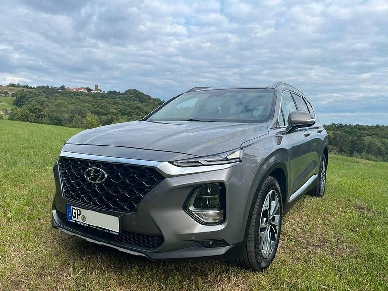 Grau Gebraucht 2020 Hyundai Santa Fe Premium SUV | 27.500 € (Fairer Preis) - Bild 1/4