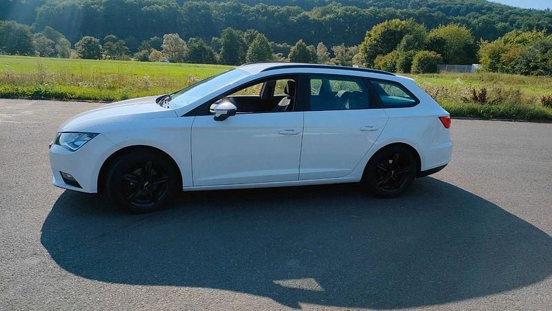 Weiß Gebraucht 2014 Seat Leon ST Style Kombi | 4.600 € (Guter Preis) - Bild 1/4
