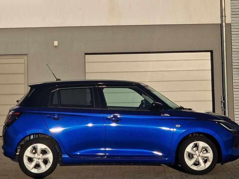 Neu Suzuki Swift Comfort 83 PS (61 kW) 2025 Frontier/superblack Limousine