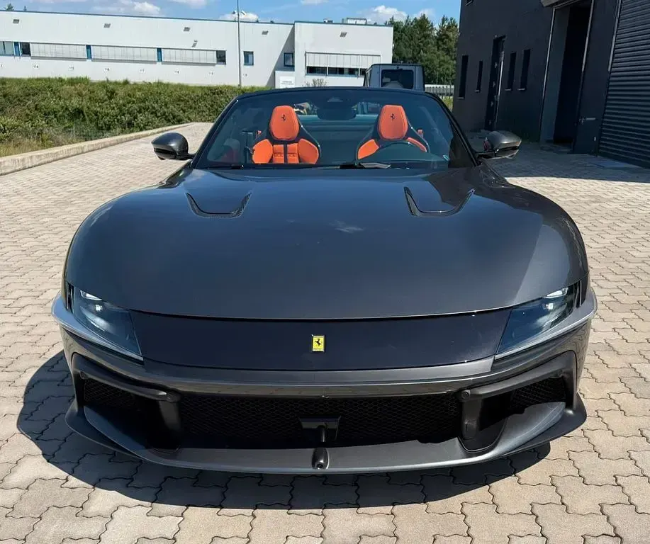 Neu Ferrari 12 Cilindri 831 PS (611 kW) 2026 Grau Cabrio