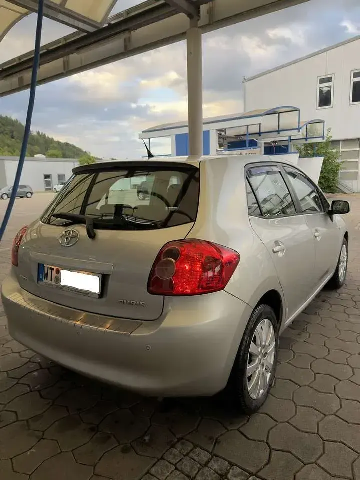Gebraucht Toyota Auris Sol 124 PS (91 kW) 2008 Grau Kleinwagen
