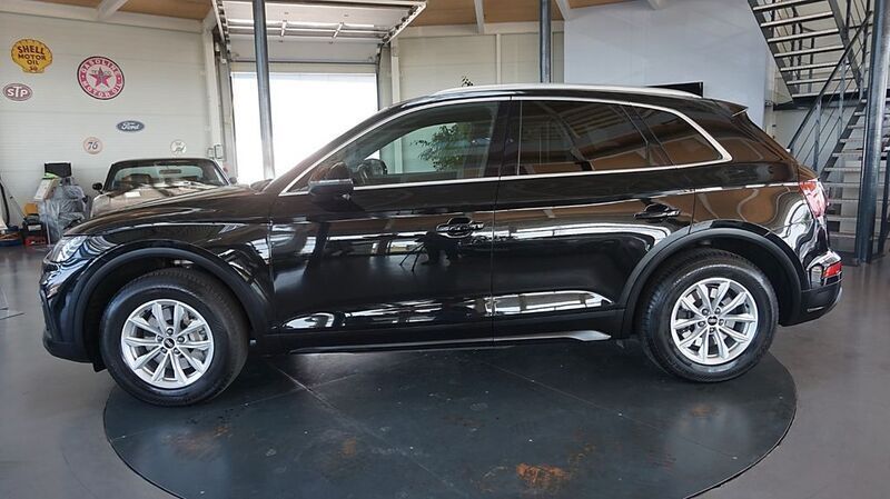 Gebraucht Audi Q5 Sport 163 PS (119 kW) 2021 Mythosschwarz metallic SUV