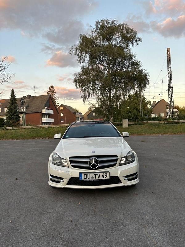 Gebraucht Mercedes C250 Edition 1 204 PS (150 kW) 2011 Weiß Coupé
