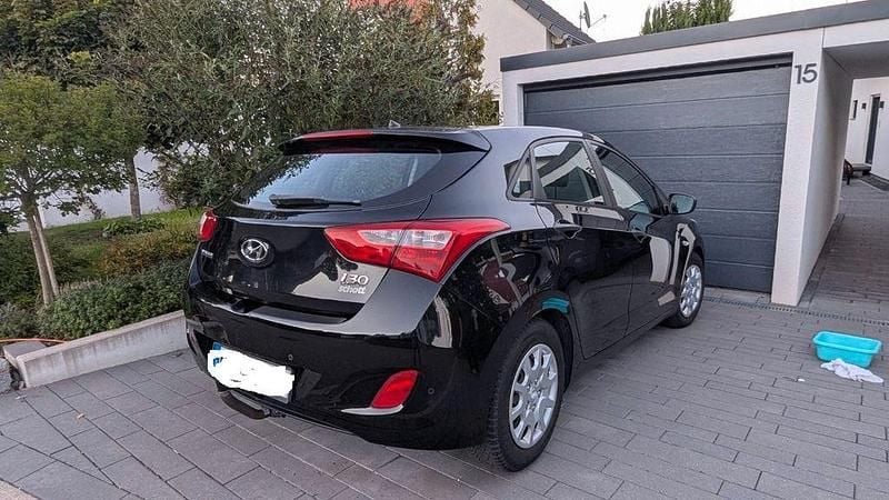 Schwarz Gebraucht 2013 Hyundai i30 Classic Limousine | 6.000 € (Guter Preis) - Bild 1/3