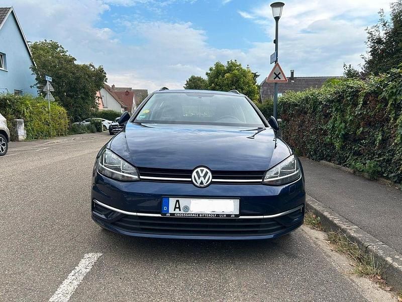 Blau Gebraucht 2019 VW Golf VII Comfortline Kombi | 16.700 € (Fairer Preis) - Bild 1/4