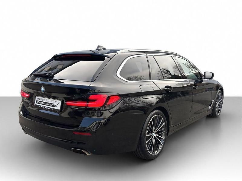 Gebraucht BMW 530 Performance 286 PS (210 kW) 2022 Schwarz uni Kombi