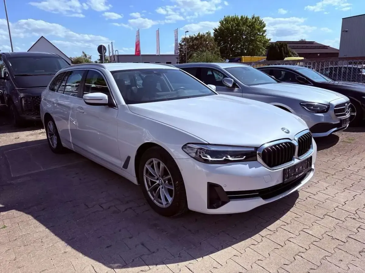 Gebraucht BMW 520 184 PS (135 kW) 2022 Weiß Limousine