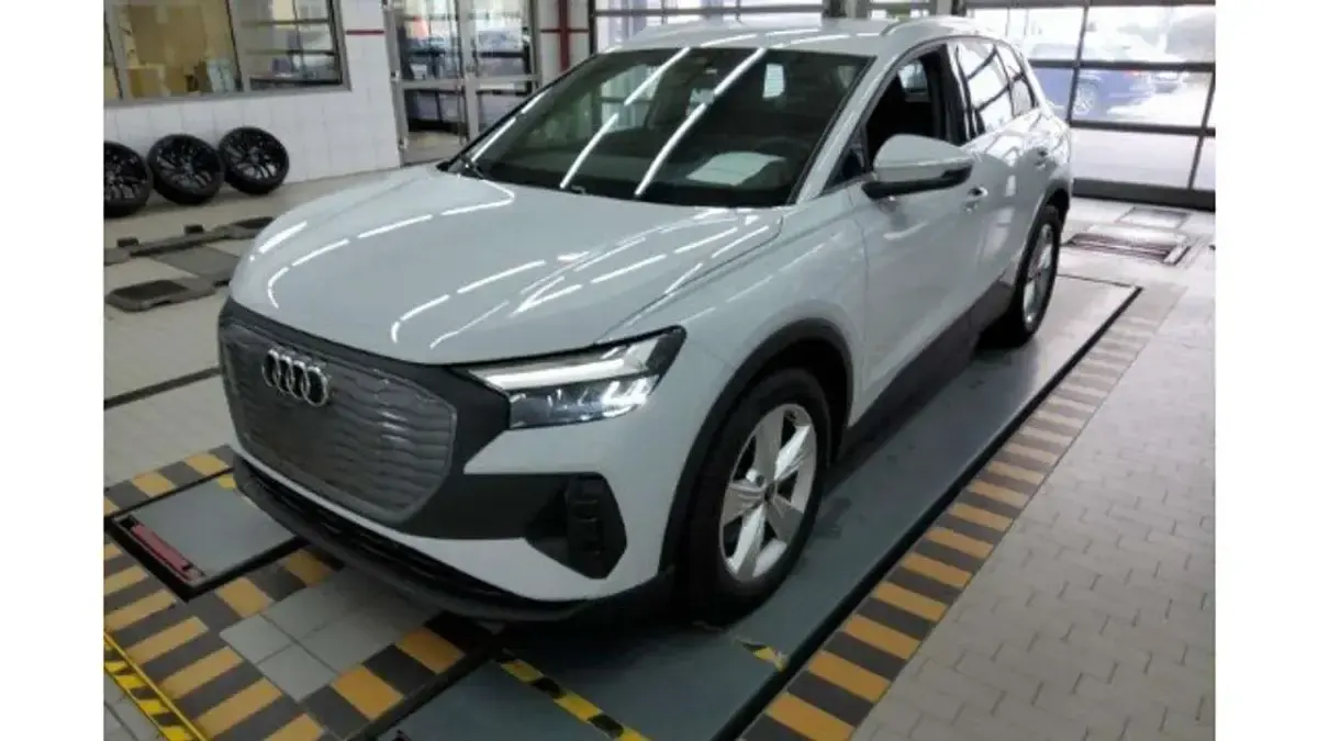 Second-hand Audi Q4 e-tron Comfort 150 kW (204 CP) 2023 Alb SUV